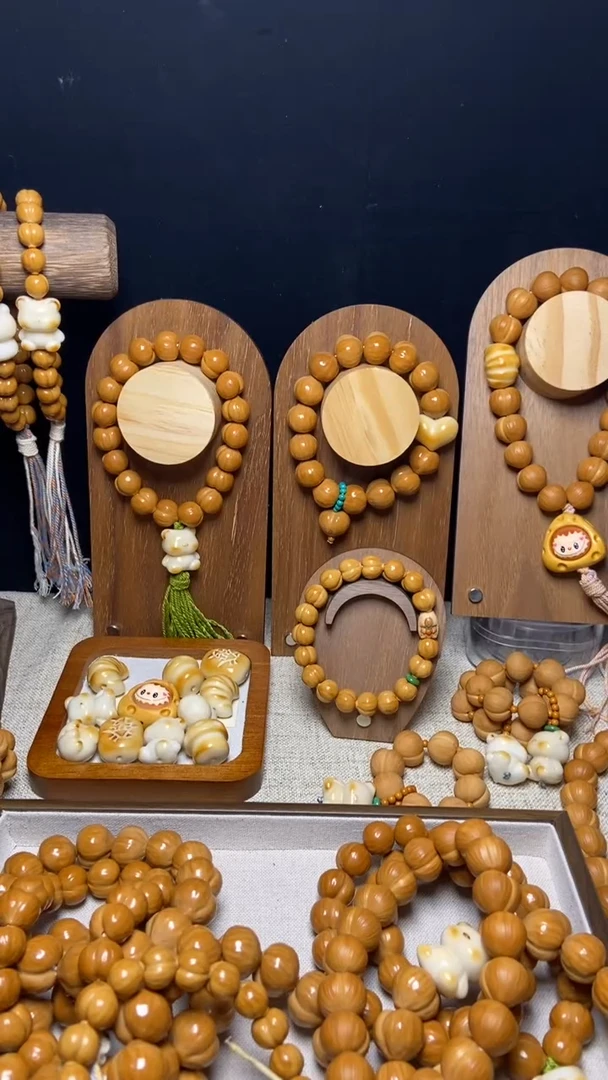 猴头核桃手串龙炎手持小熊配饰款