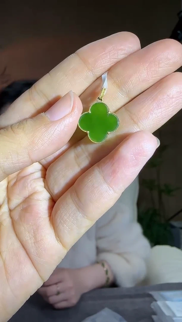 【闪购商品】和田玉吊坠18K金镶嵌18K金镶嵌碧玉苹果绿四叶草吊坠