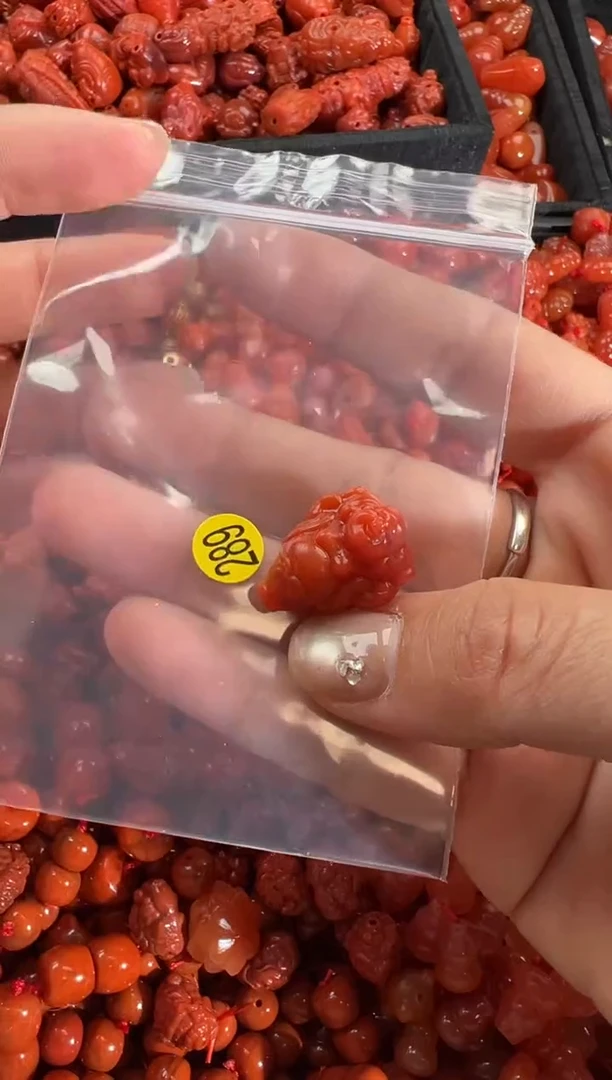 【闪购商品】南红玛瑙颈饰未镶嵌1