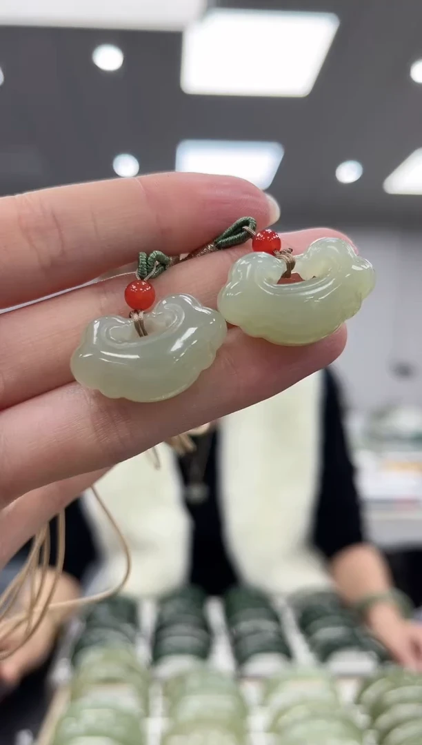 【闪购商品】和田玉吊坠未镶嵌多样性拍一发一如意锁ww