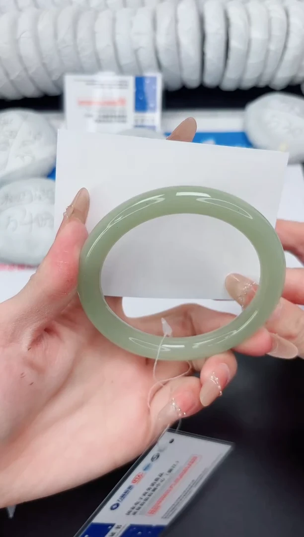 未镶嵌手镯石英质玉179-63.6DY