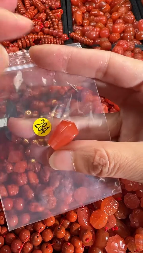 【闪购商品】南红玛瑙颈饰未镶嵌1