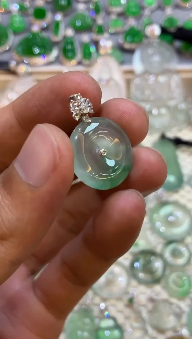 吊坠(不含链)18K金镶嵌翡翠扣子