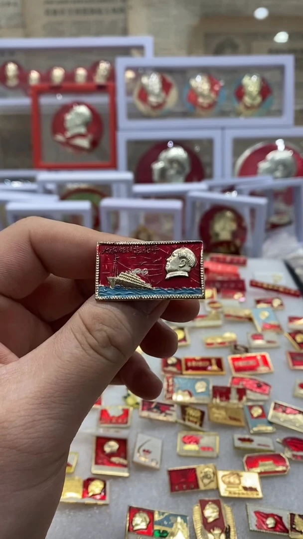 【闪购商品】其他普通金属红章大海航行靠舵手