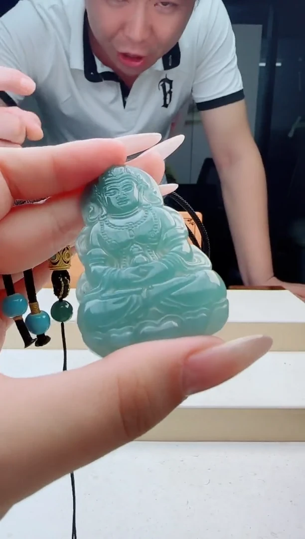 颈饰未镶嵌翡翠多样性发其中一