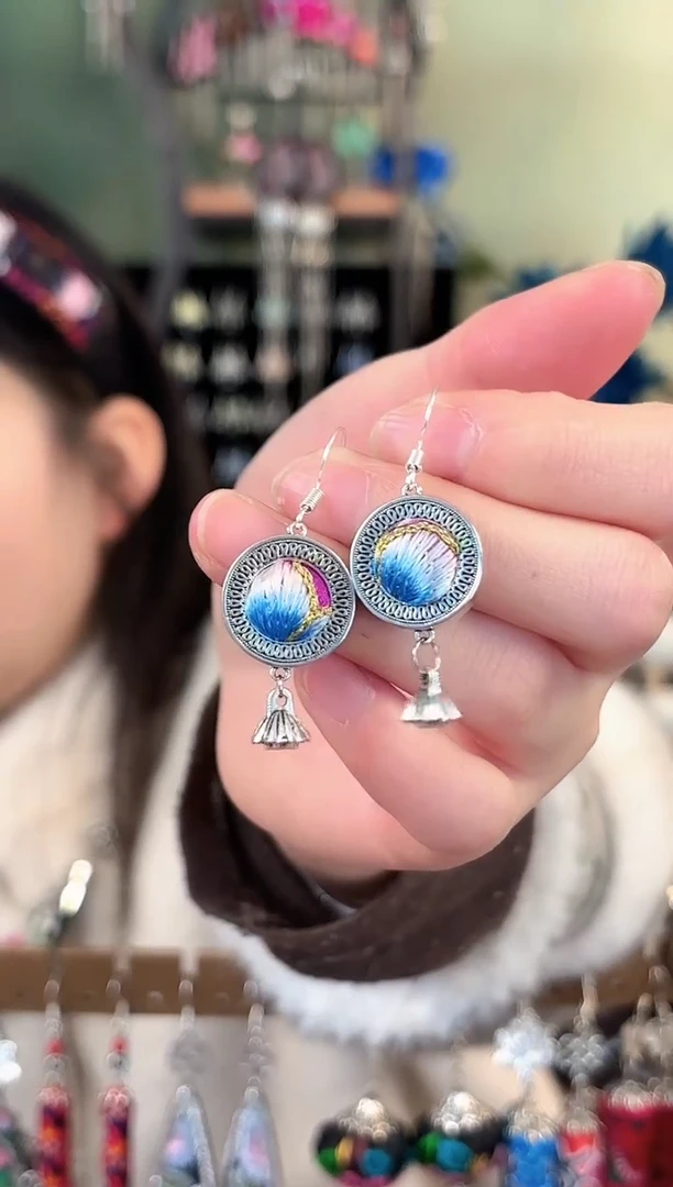 彩云南阁非遗老绣饰品131