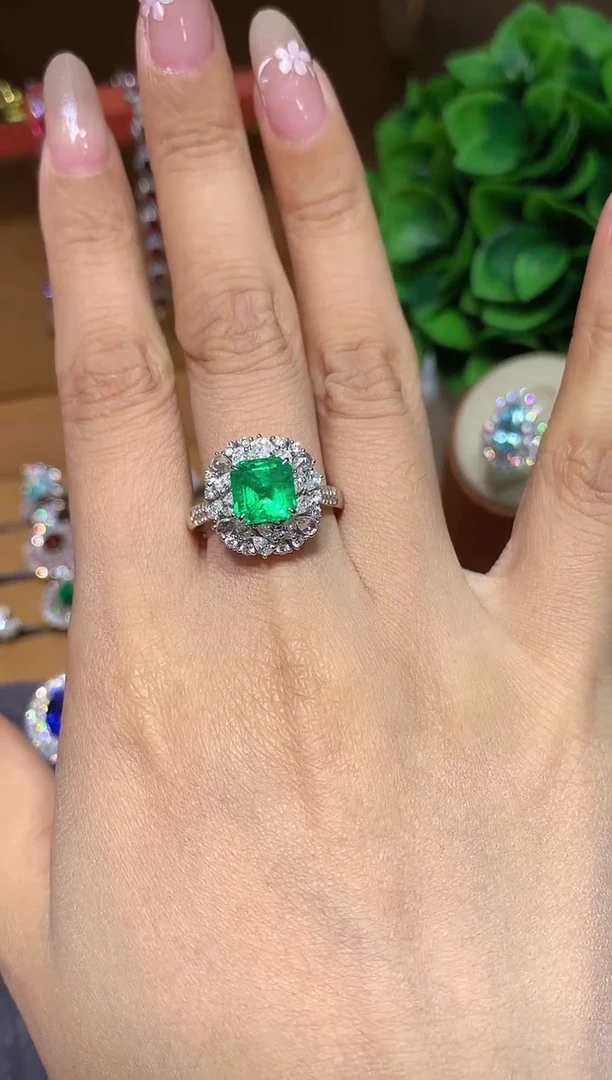 18K金镶嵌戒指祖母绿1.72ct