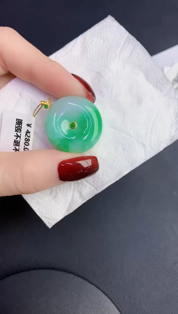 颈饰18K金镶嵌翡翠缅甸天然翡翠A货