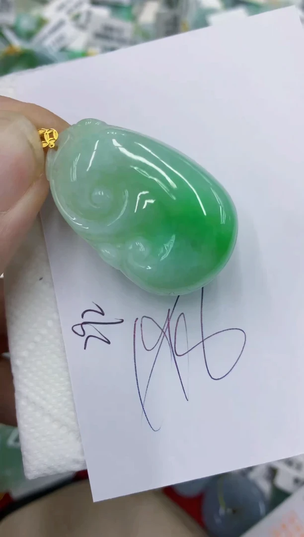 颈饰18K金镶嵌翡翠1111111111