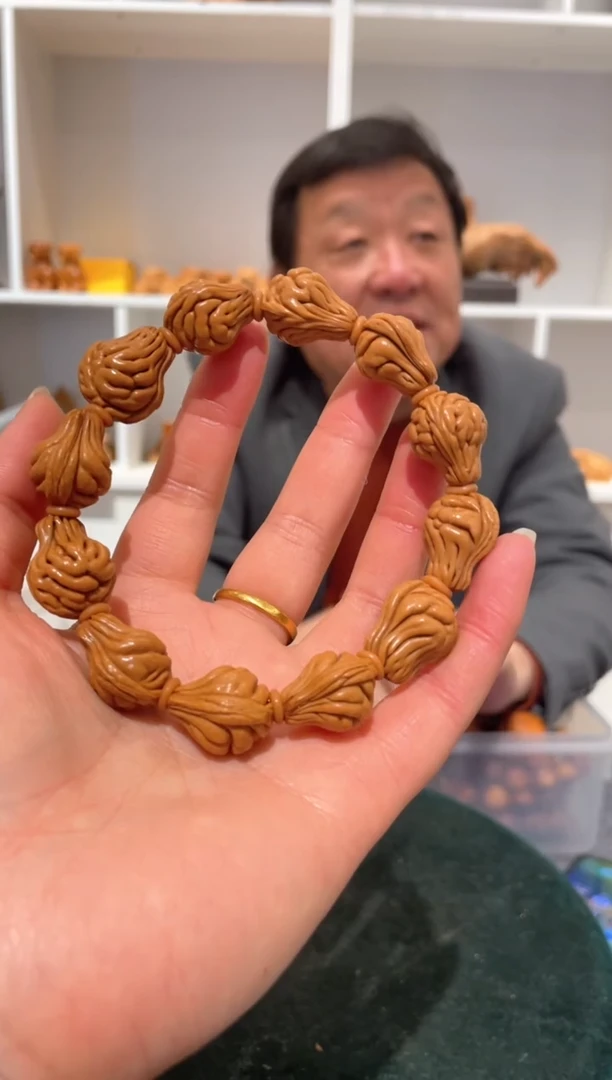 【闪购商品】柏木（崖柏）百财桃核手串