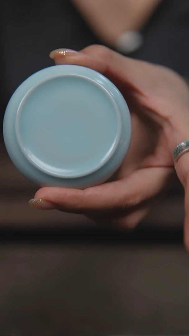 杯仿古月白象棋盖置微瑕