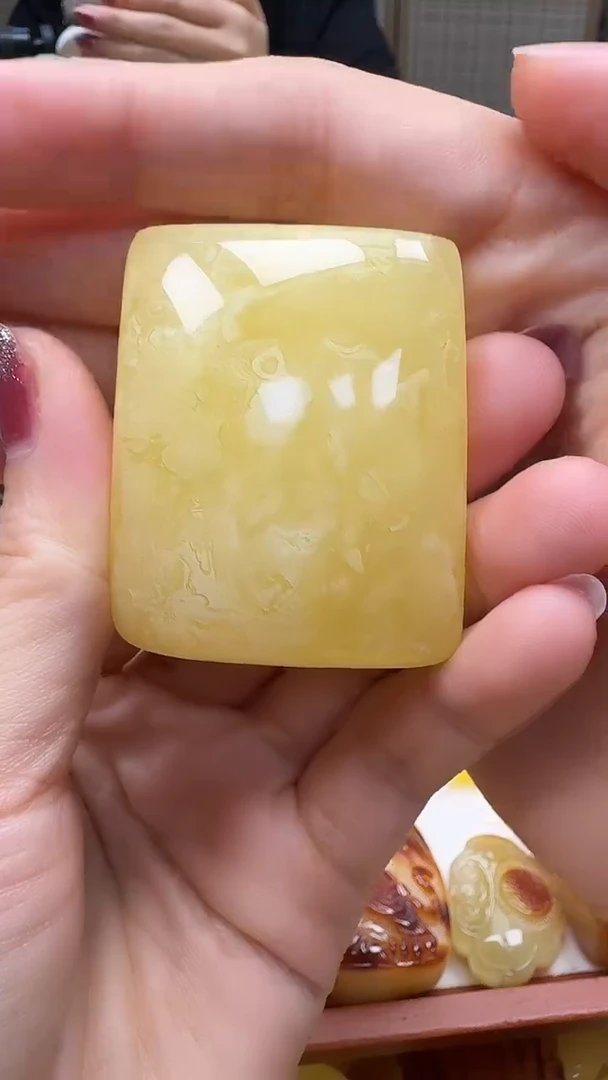 裸石琥珀未镶嵌如图
