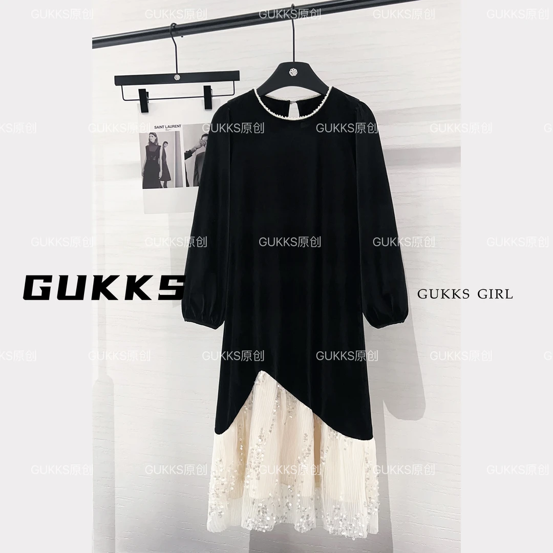 GUKKS时尚黑撞白色拼接长袖连衣裙女高级感收腰气质长裙GK492