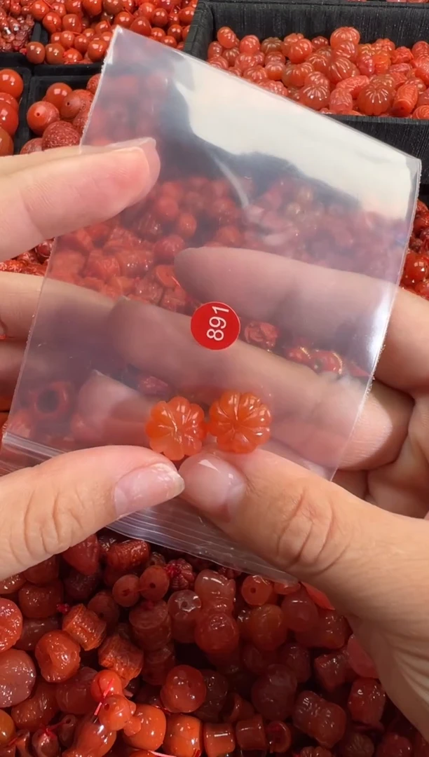 南红玛瑙未镶嵌颈饰1