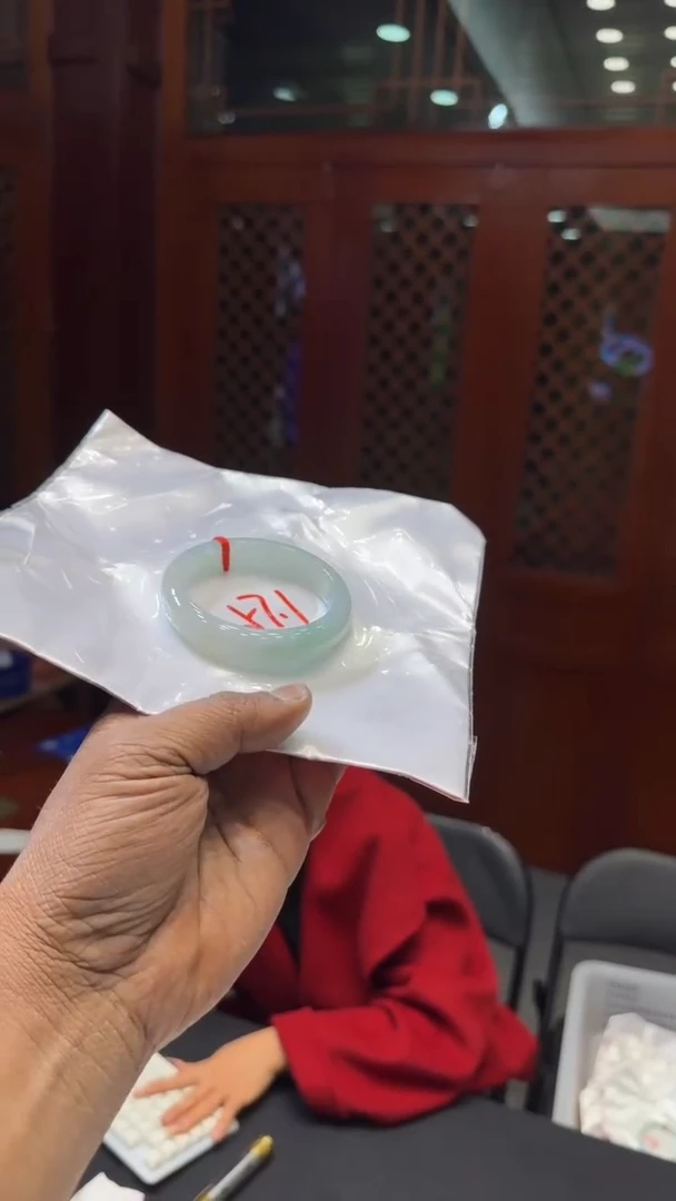 【闪购商品】翡翠手镯未镶嵌手镯