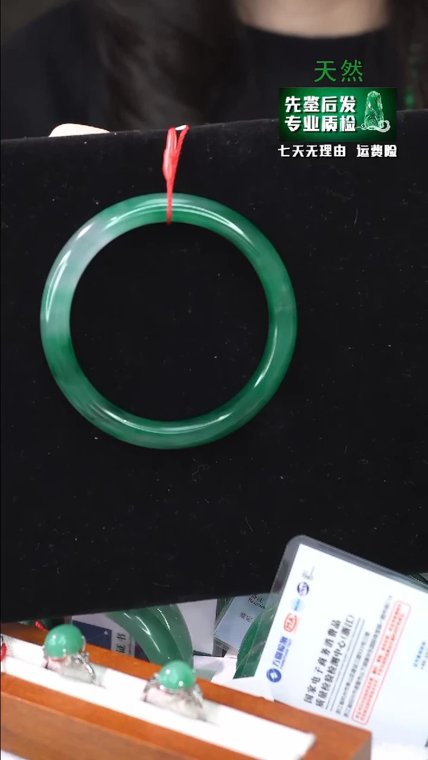 【闪购商品】石英质玉手镯未镶嵌59/60