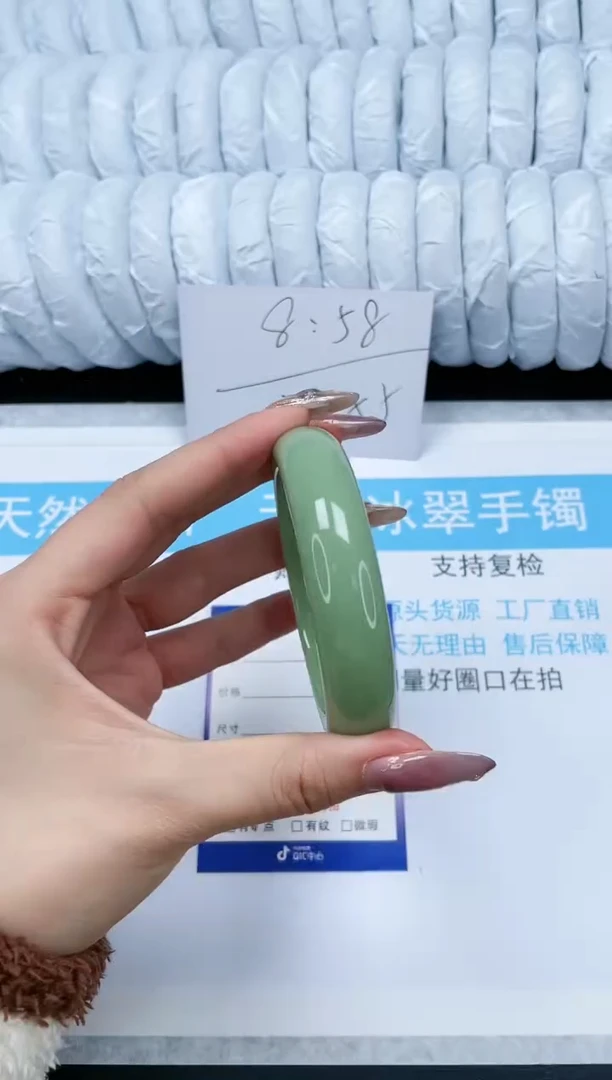 【闪购商品】石英质玉手镯未镶嵌17-56.5