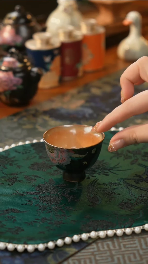 壶山有慕兮志野烧缂丝鸡心杯