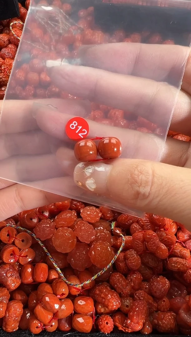 颈饰未镶嵌南红玛瑙1