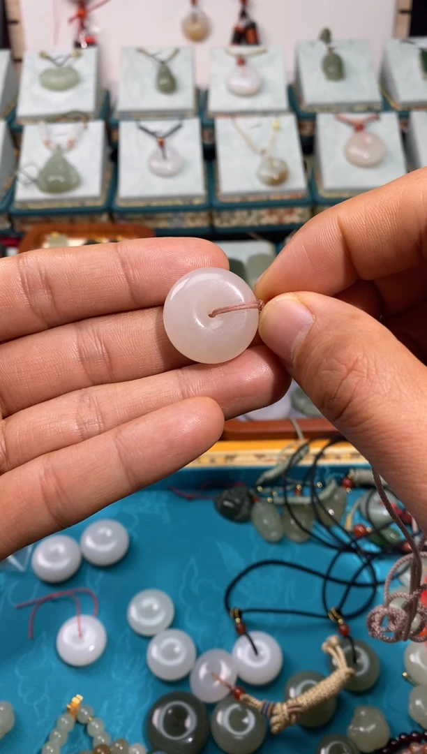 【闪购商品】和田玉颈饰未镶嵌藕粉平安扣