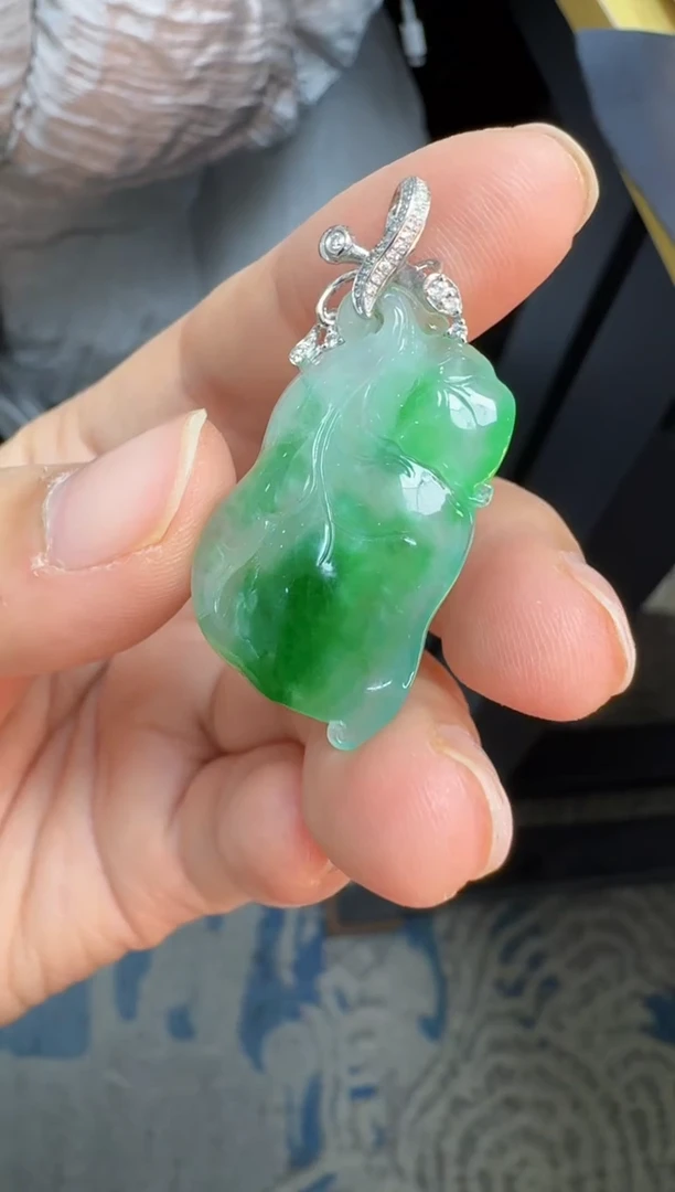 【闪购商品】翡翠颈饰18K金镶嵌缅甸翡翠A货吊坠