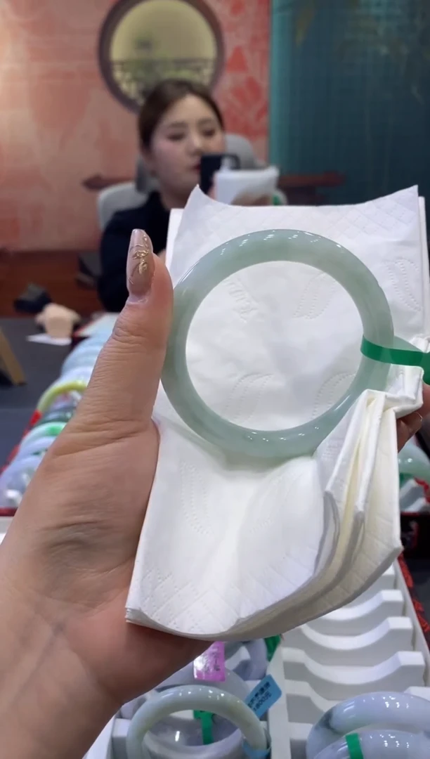 【闪购商品】翡翠手镯未镶嵌多人0011849