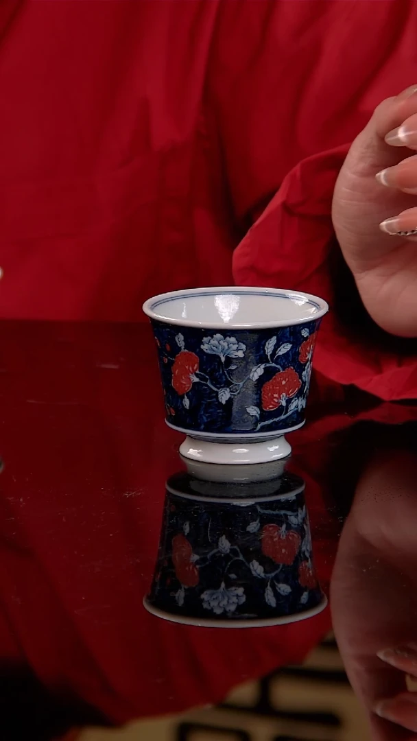 刻画堂青花釉里红花卉马蹄杯