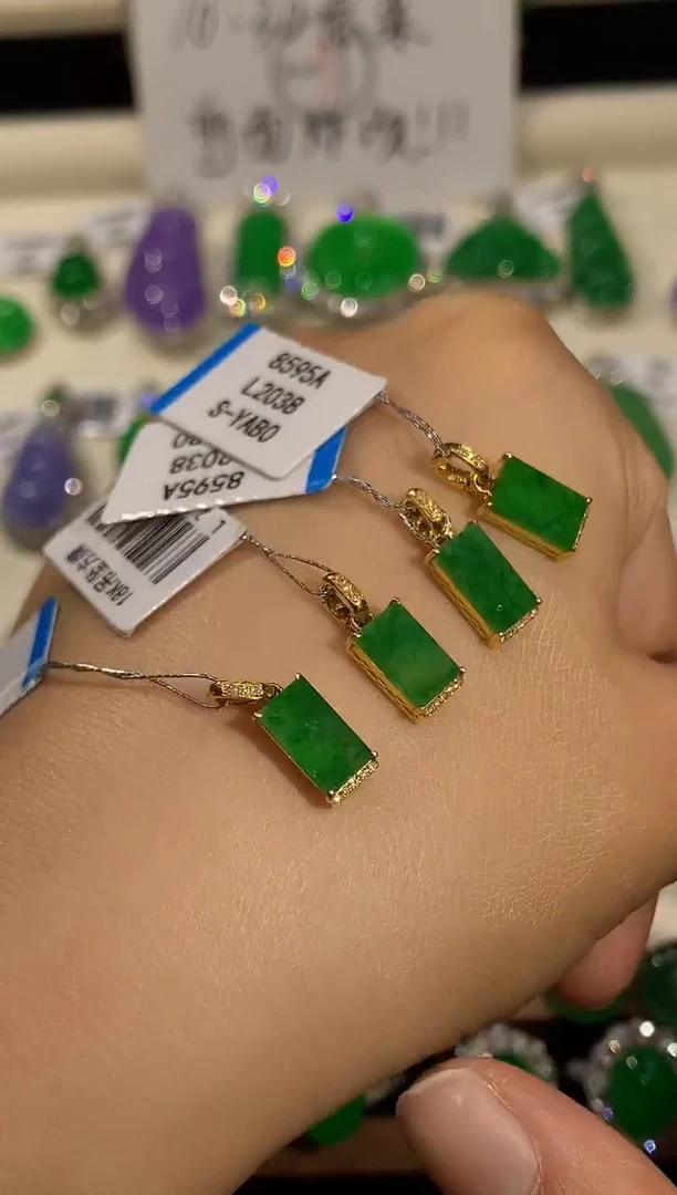 吊坠(不含链)18K金镶嵌翡翠L2038多样性发其一