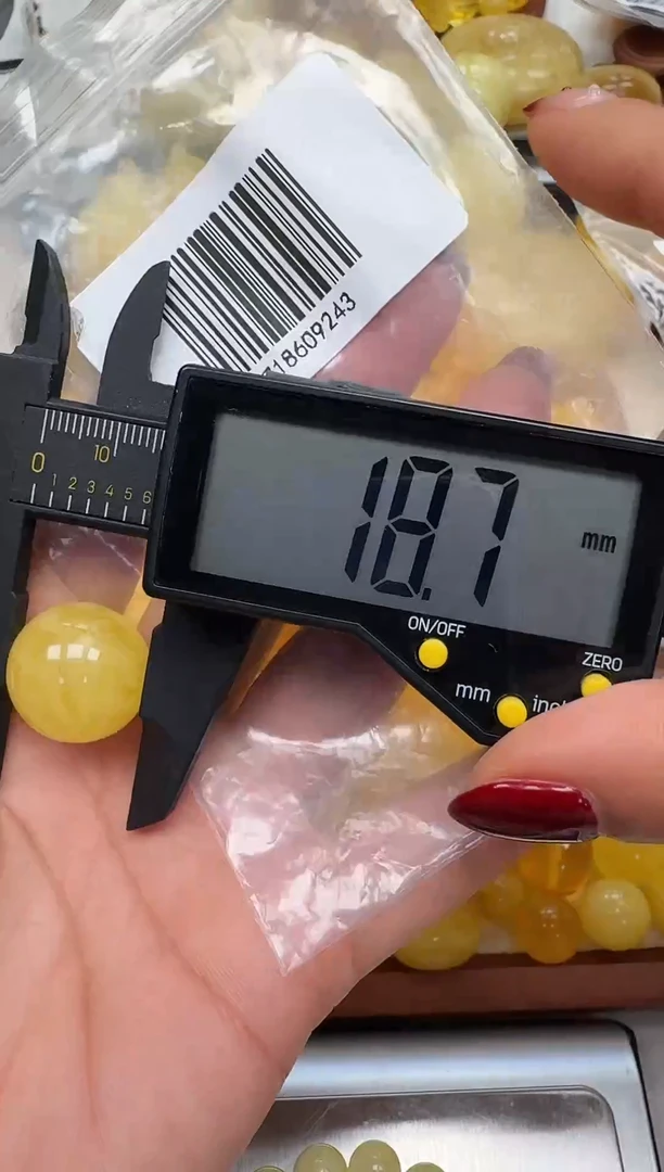 裸石琥珀未镶嵌如图