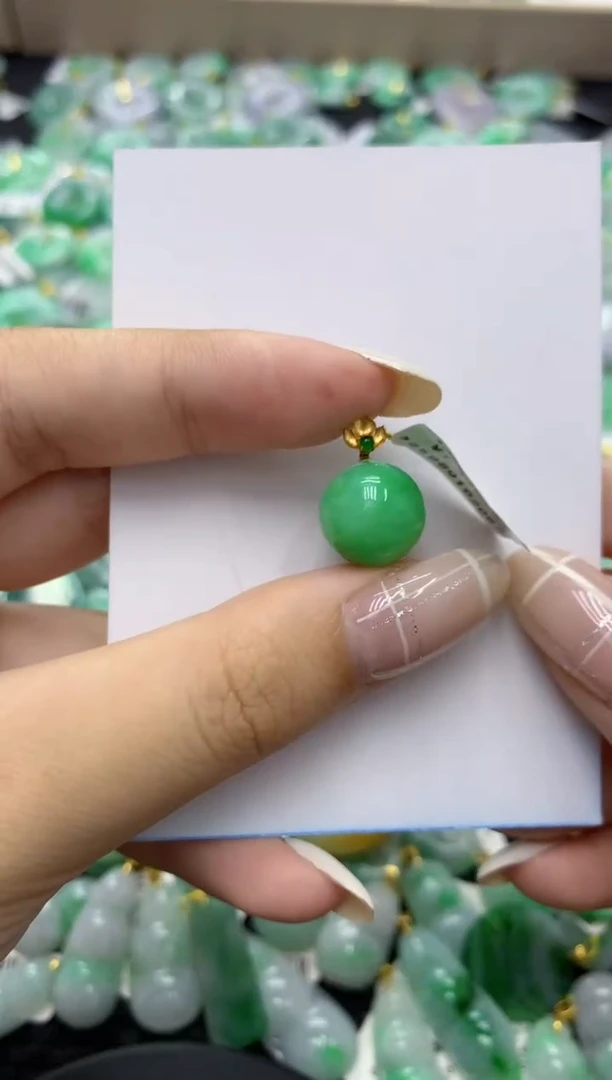 翡翠18K金镶嵌颈饰天然缅甸翡翠A货