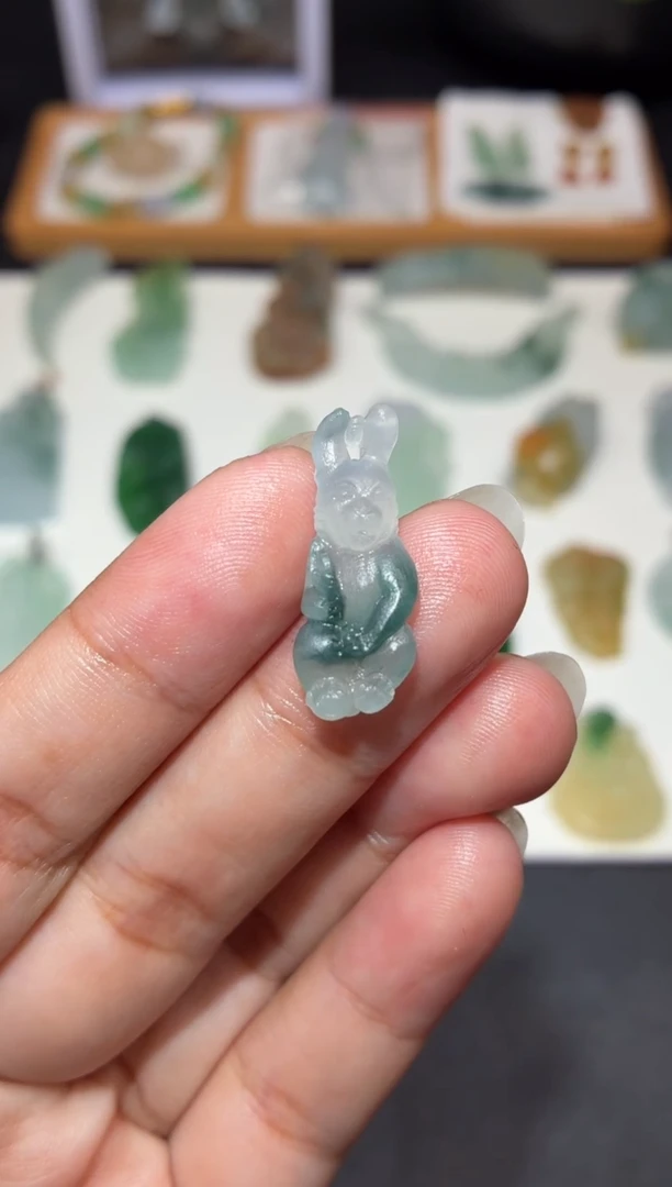 未镶嵌定制翡翠小兔子