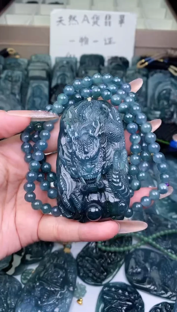 颈饰未镶嵌翡翠