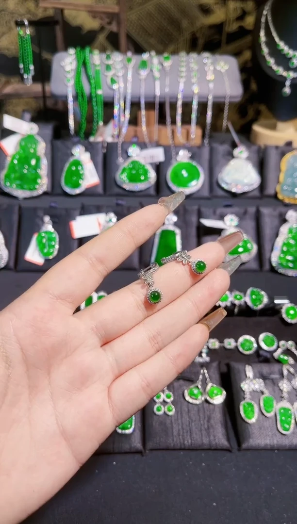 【闪购商品】翡翠吊坠(不含链)银S925镶嵌耳包