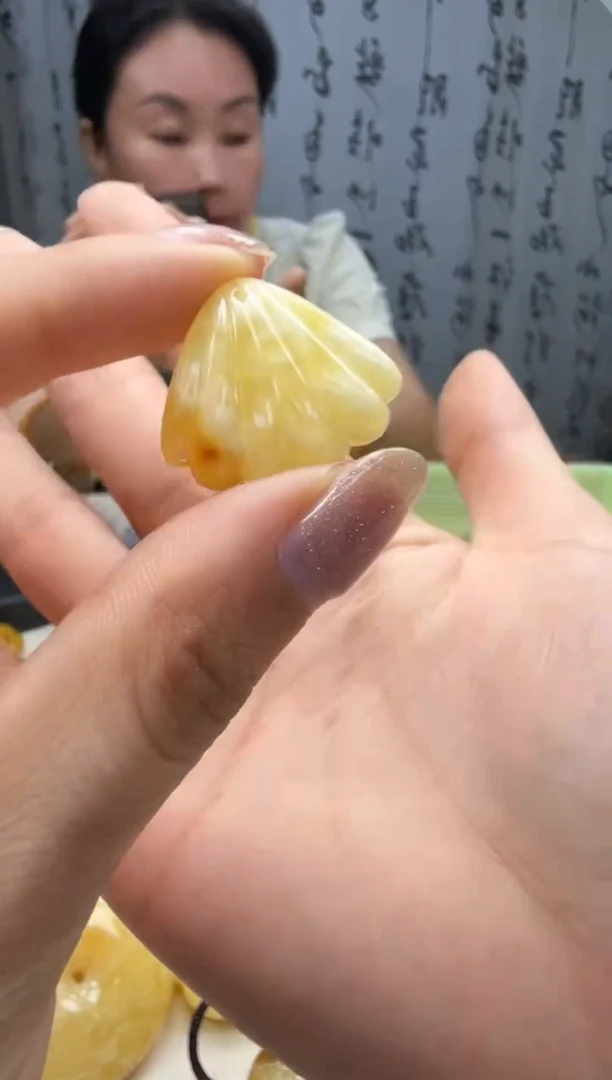 裸石琥珀未镶嵌如图