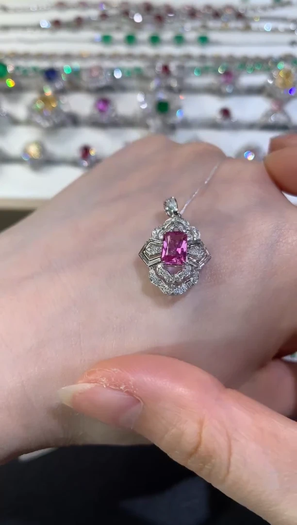 【闪购商品】彩色蓝宝石吊坠18K金镶嵌Z136|6800