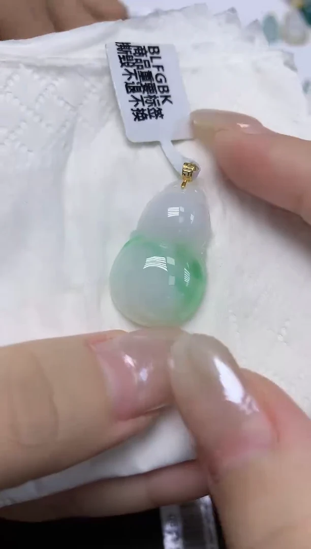 翡翠18K金镶嵌颈饰天然缅甸翡翠A货