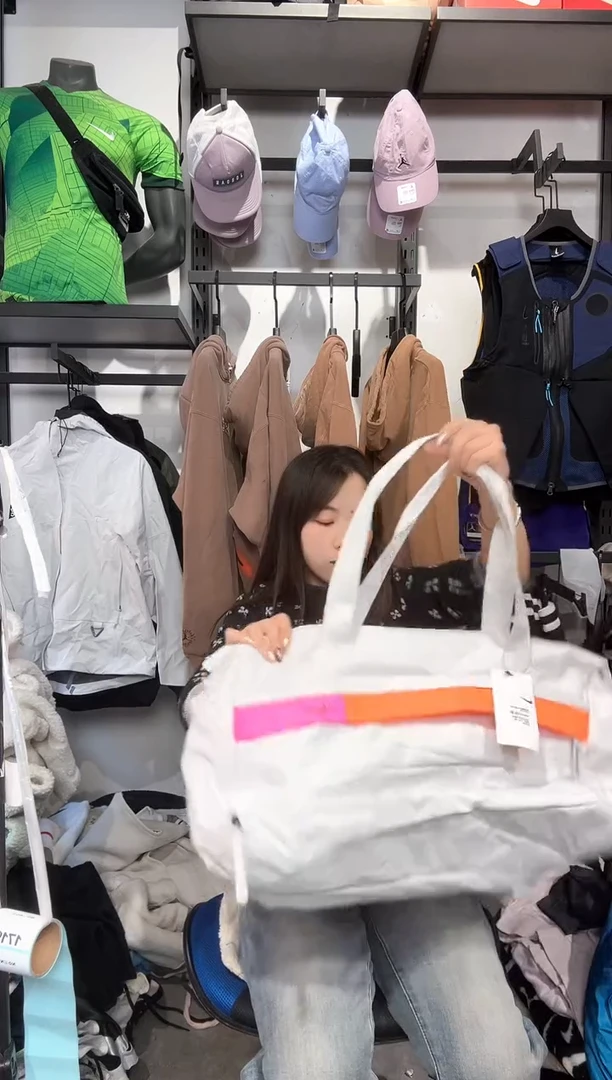 1713   编码 瑕疵款直播间过款为准 尺码