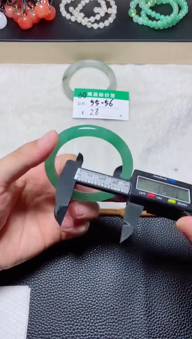 石英质玉（非洲翠）手镯合金31 5455