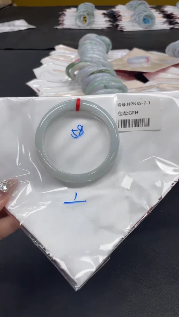 未镶嵌手镯翡翠翡翠手镯