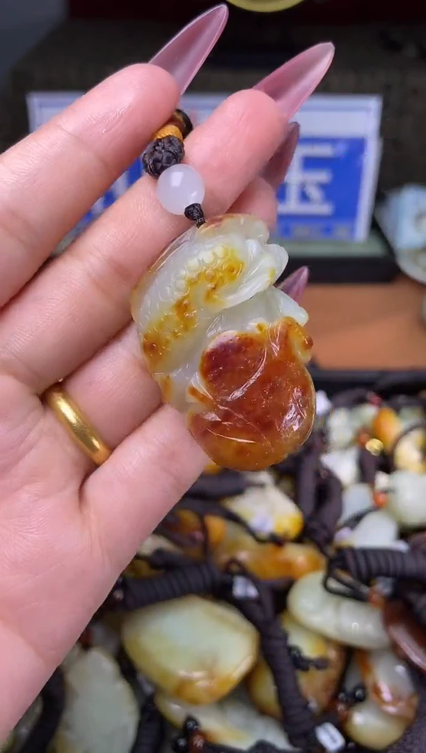 和田玉未镶嵌颈饰1