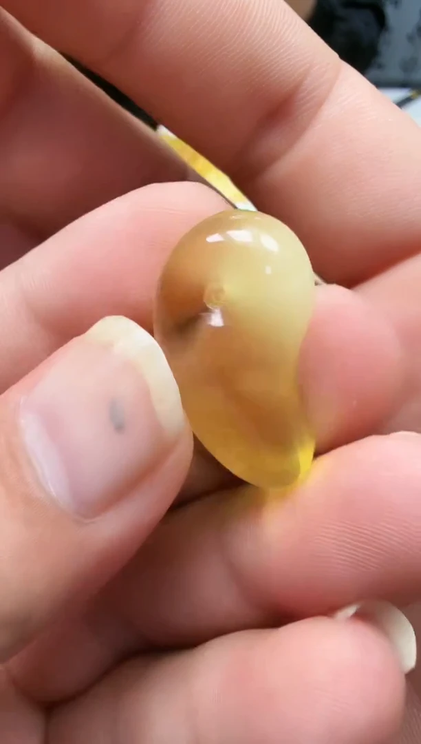 裸石琥珀未镶嵌如图