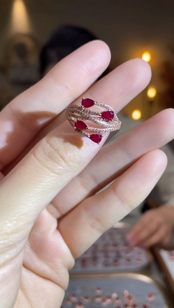 银S925镶嵌手饰红宝石手饰