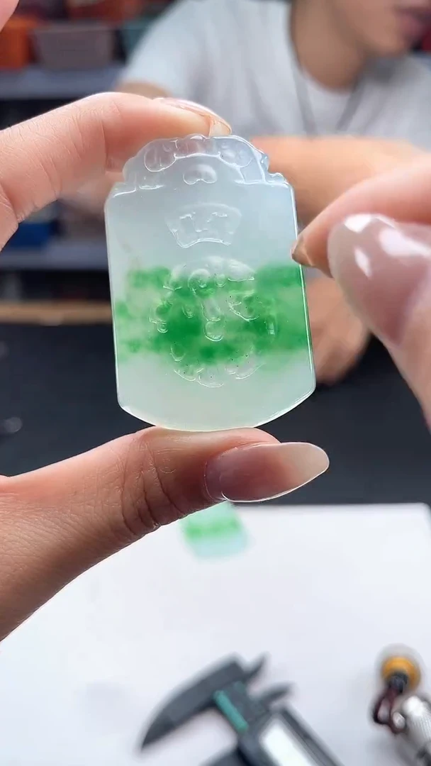 吊坠(不含链)未镶嵌石英质玉吊坠时尚百搭男女款多样发货其一