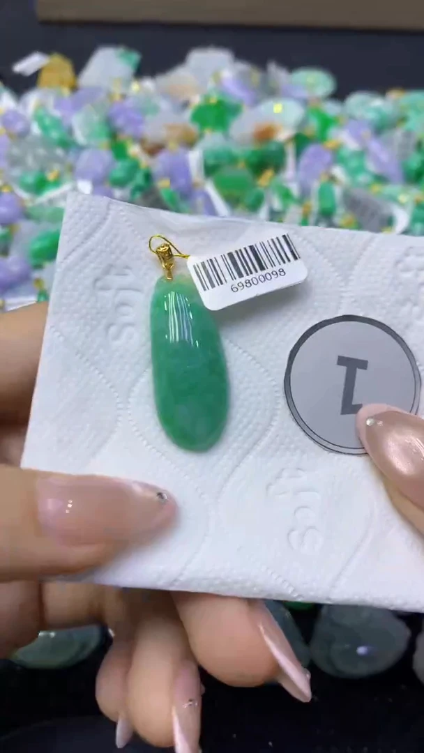 颈饰未镶嵌翡翠天然缅甸翡翠A货