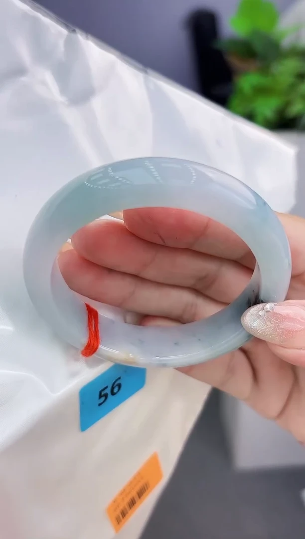 翡翠手镯未镶嵌翡翠手镯