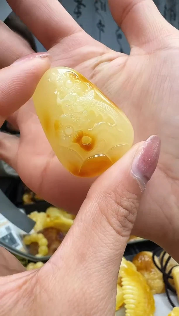 【闪购商品】琥珀裸石未镶嵌挂坠