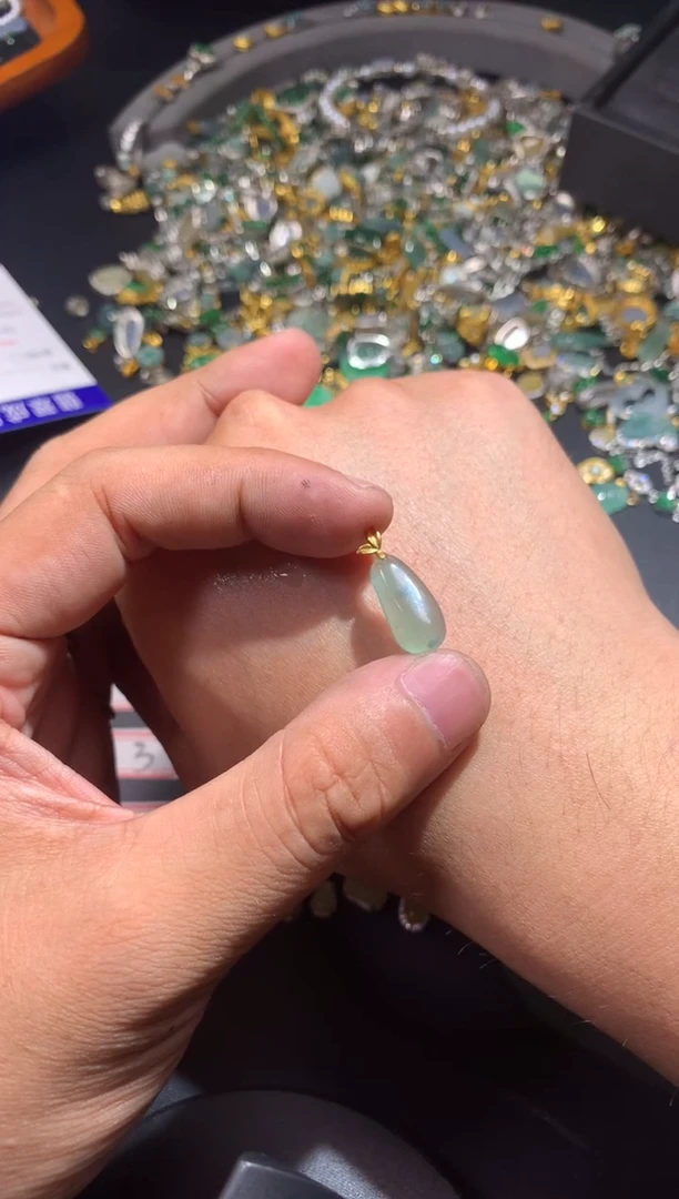 吊坠(不含链)18K金镶嵌翡翠晚*?1