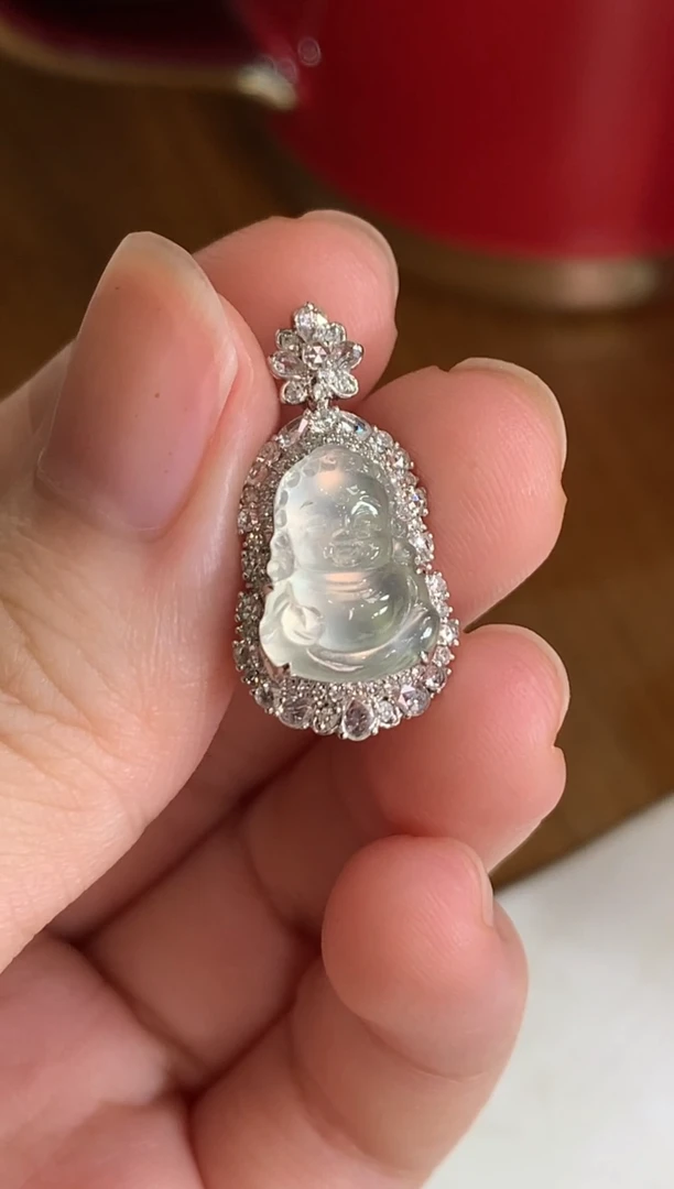 翡翠18K金镶嵌颈饰宝宝佛