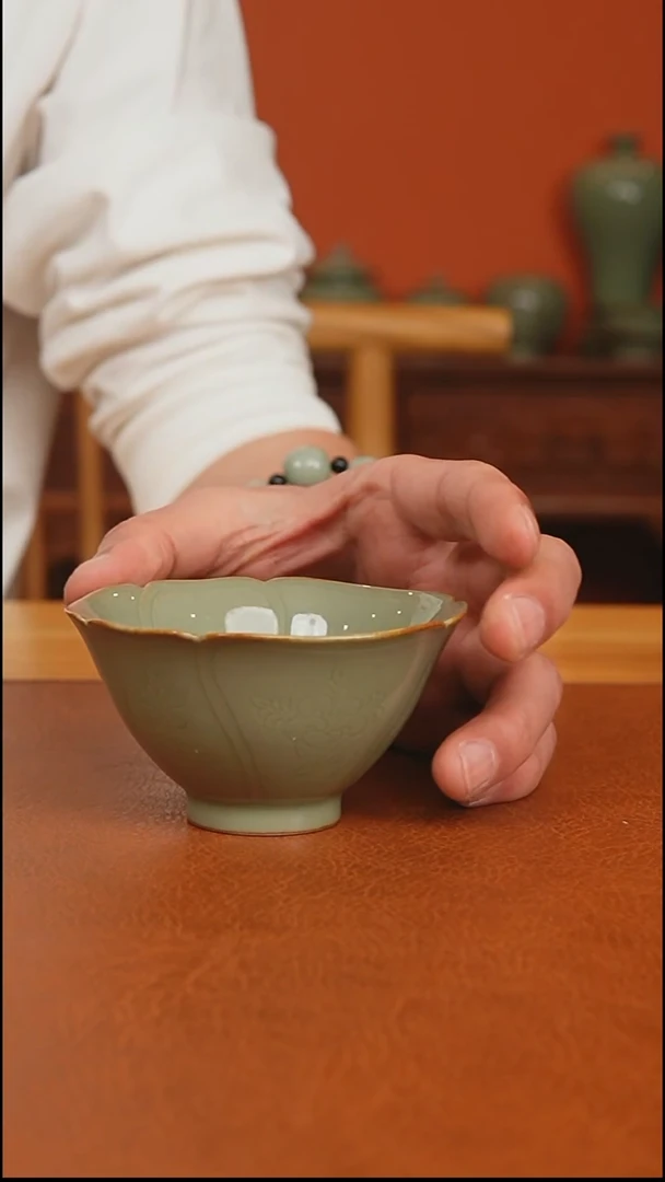 越窑秘色瓷精工荷花杯全品