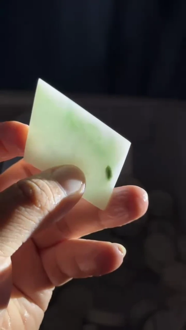 翡翠挂件未镶嵌翡翠